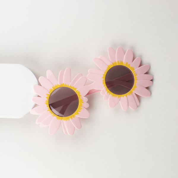 Glasses solar-powered