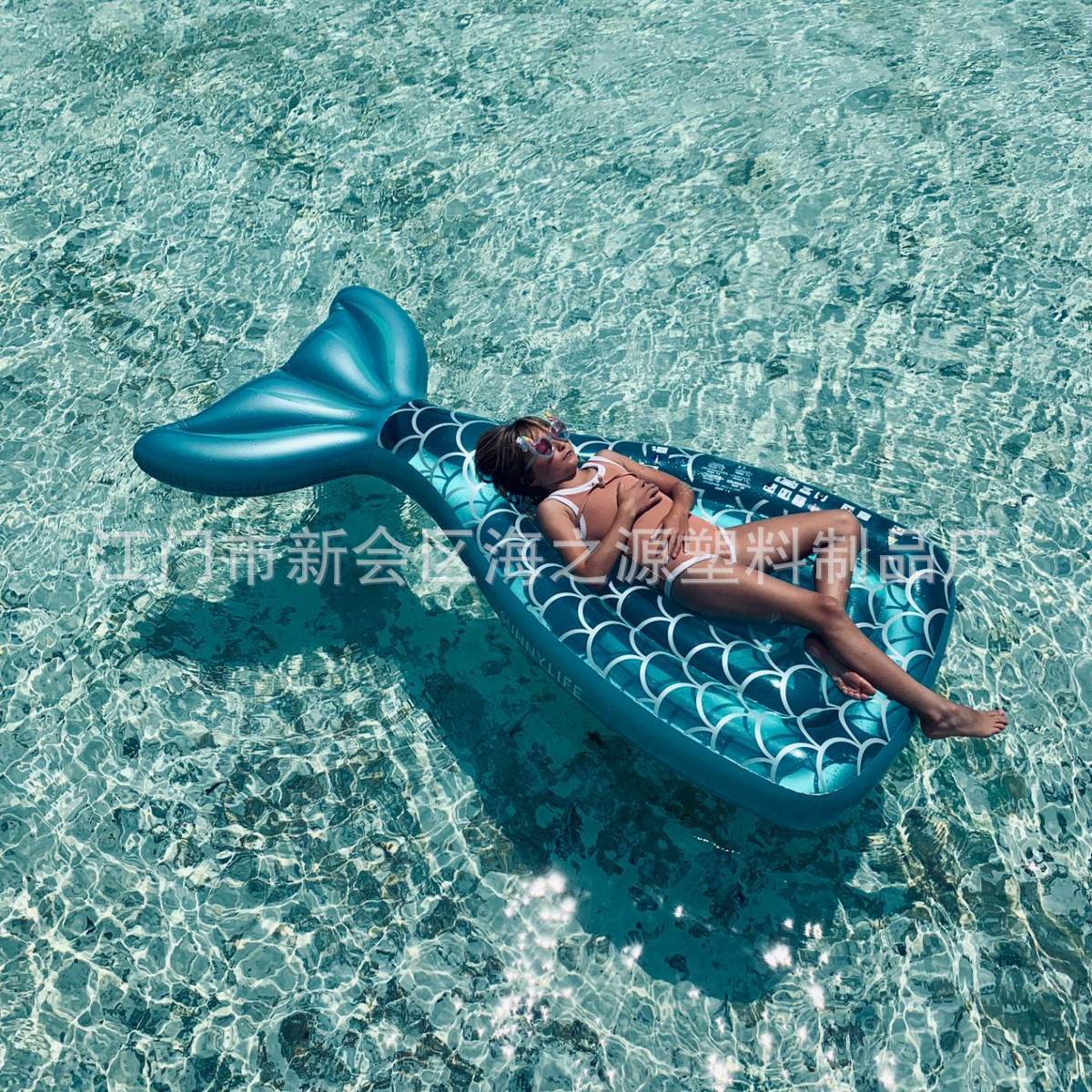 Wholesale Instagram-style mermaid floats, fish tail inflatable water pontoons, floating, portable, and inflatable.