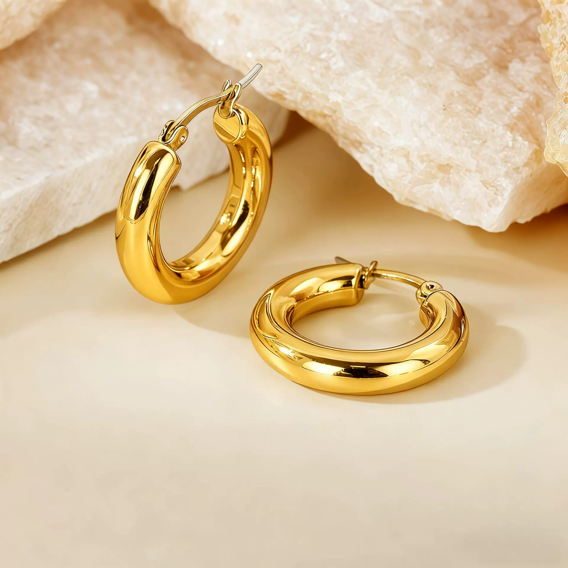 2025欧美个性风潮钛钢耳环女大圆环耳扣简约 ins 风外贸现货批发