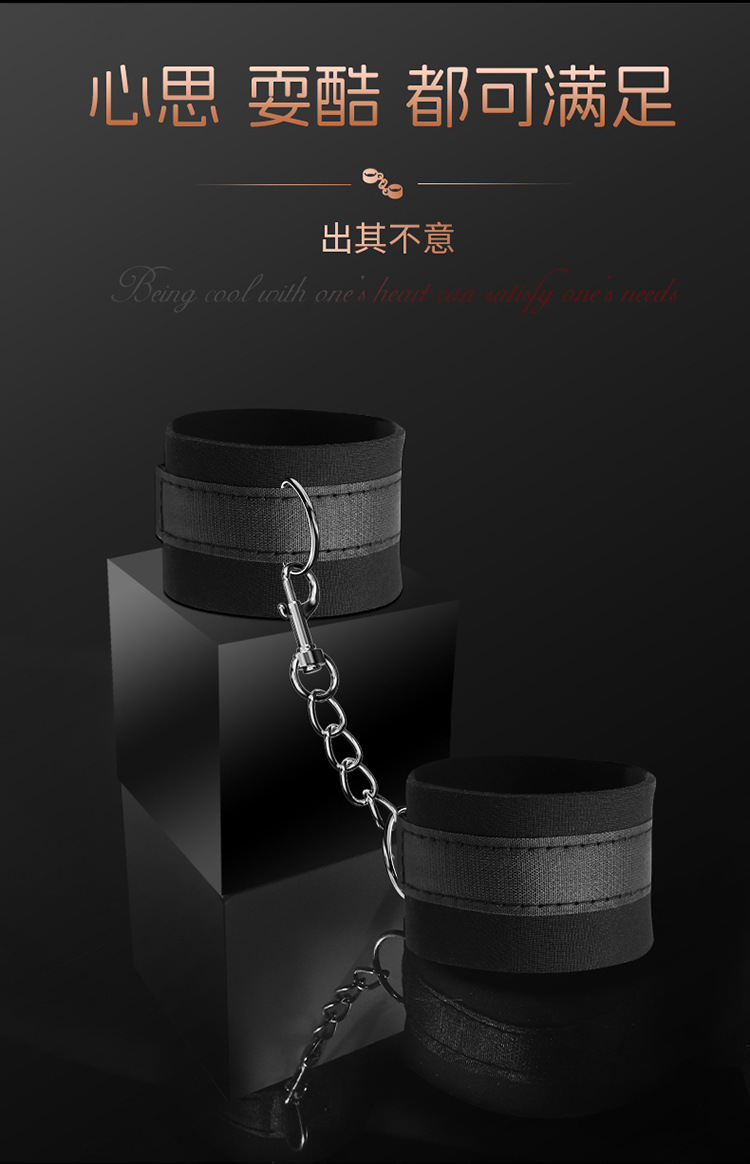 SM Hand and Leg Cuffs with Break-Up Straps, Metal and Neoprene Restraint Set, Black — detail image 13