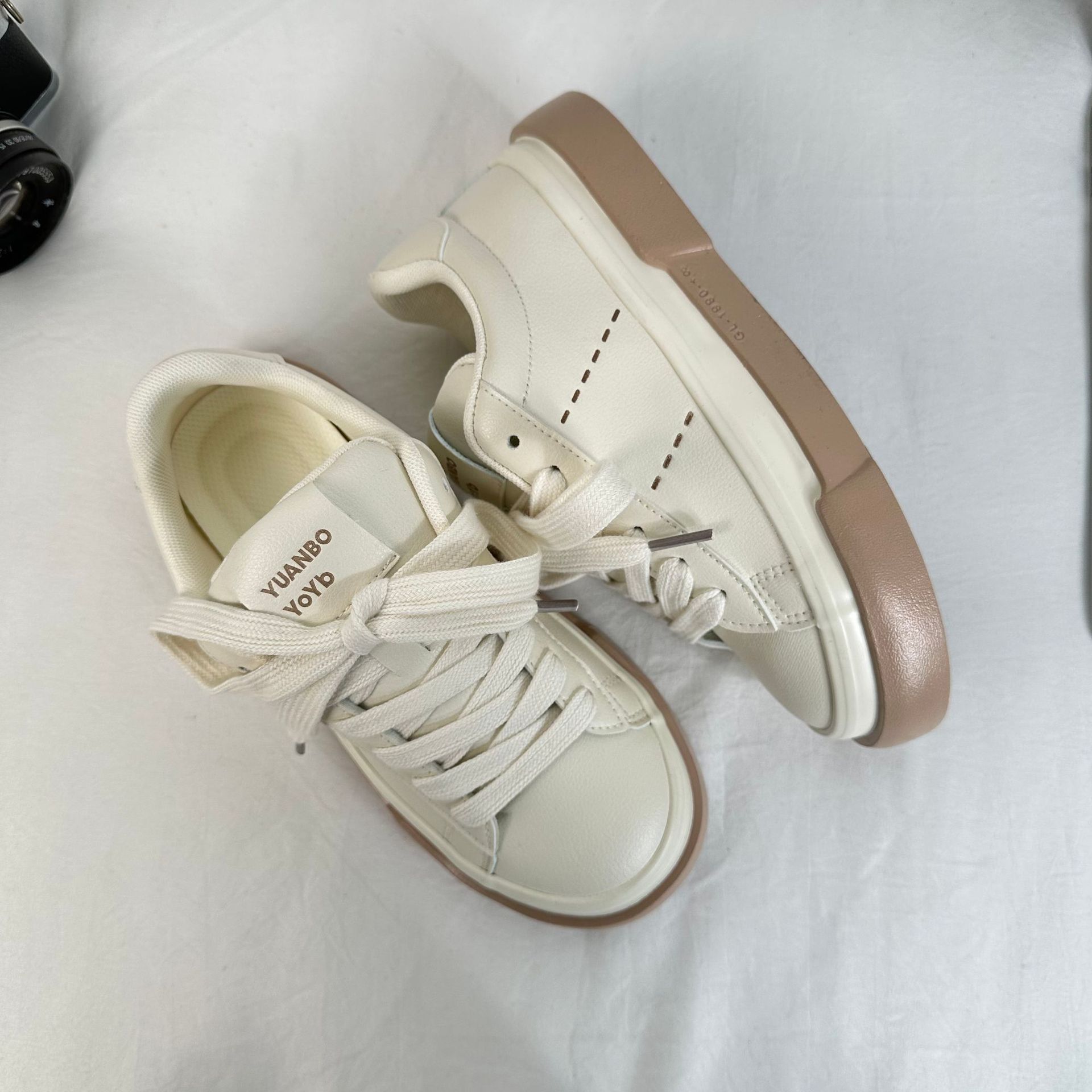 Yuanbo primavera y otoño 2025 zapatos de dopamina de mujer ins moda multifuncional super caliente zapatos de lona de diseño retro zapatos de skate casuales