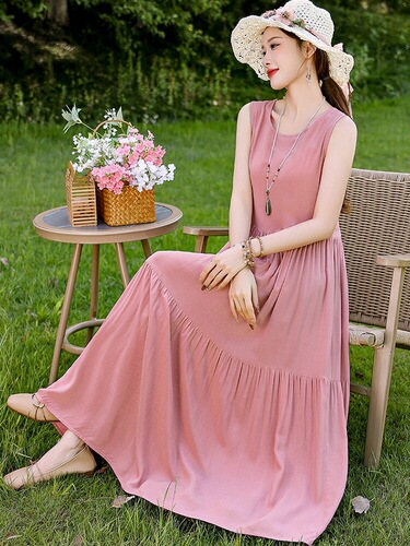 Middle-aged mother summer, high-quality cotton silk dress, 2026 new style, pure color, age-reducing vest, halter skirt, worn outside