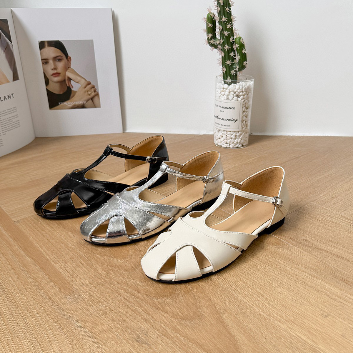 Dép sandal nữ da thật mũi tròn khoét lỗ, quai đơn La Mã, đế bệt — đen chi tiết 3