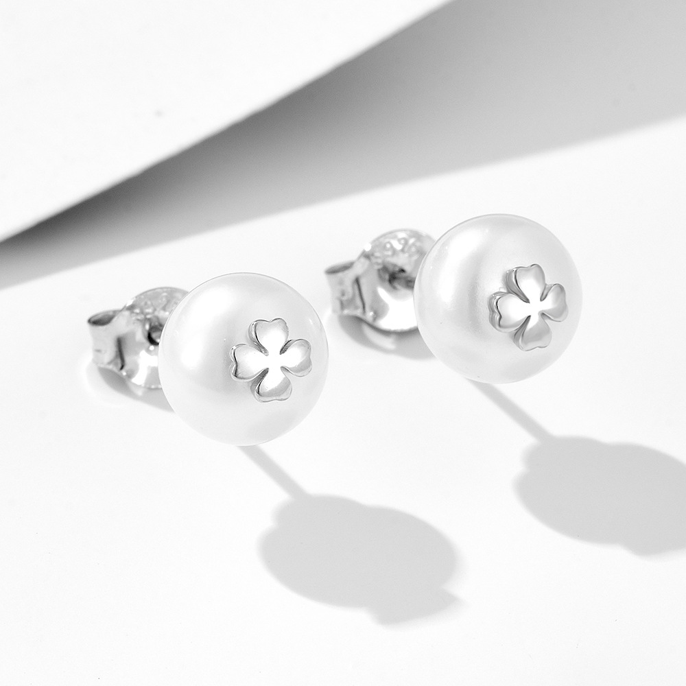 Pendientes de perlas naturales francesas retro de plata de ley 925 para mujer Pendientes de trébol de cuatro hojas de todo fósforo de lujo ligero europeo y americano