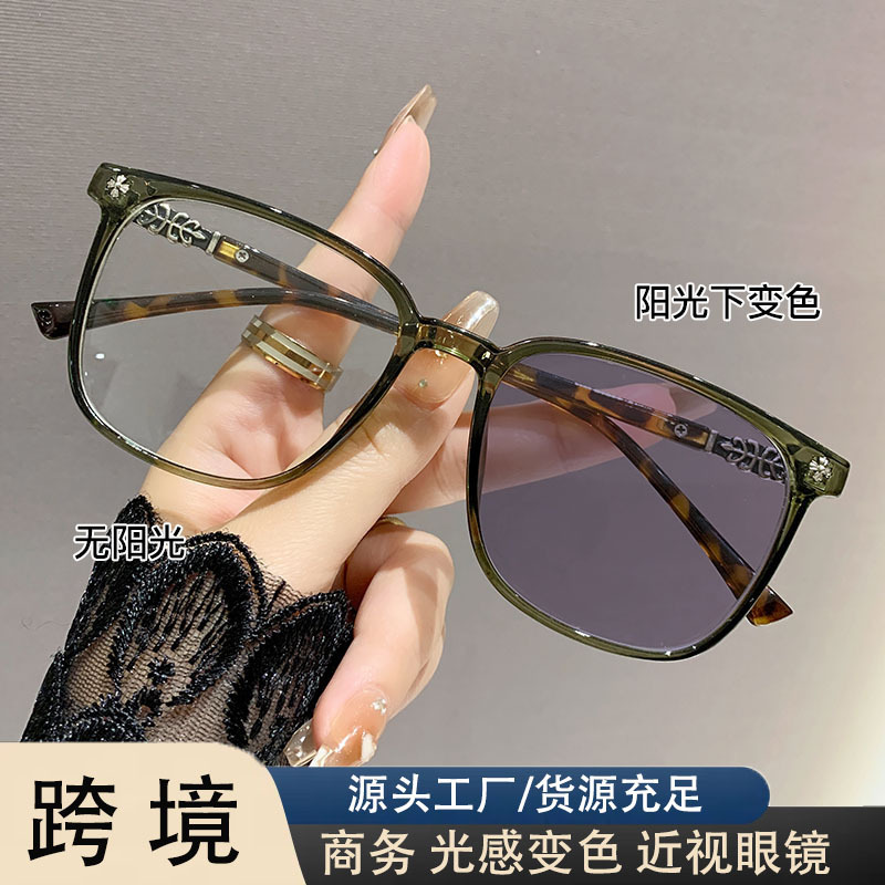 Color-Changing Prescription Glasses, Exquisite Student Style, Trendy Large Frame, Slimming Effect, with Prescription, Natural Look, Anti-Blue Light, Ready-Made Color-Changing Prescription Glasses, Exquisite Student Style, Trendy Large Frame, Slimming Effect, with Prescription, Natural Look, Anti-Blue Light, Ready-Made