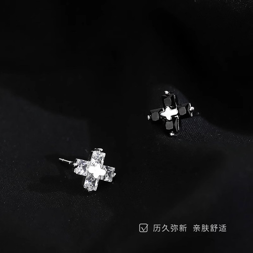 Cross pendant earrings for men, American-style ear rings, cool and stylish men's earrings, pure silver single earrings for men, light luxury American-style male earrings.