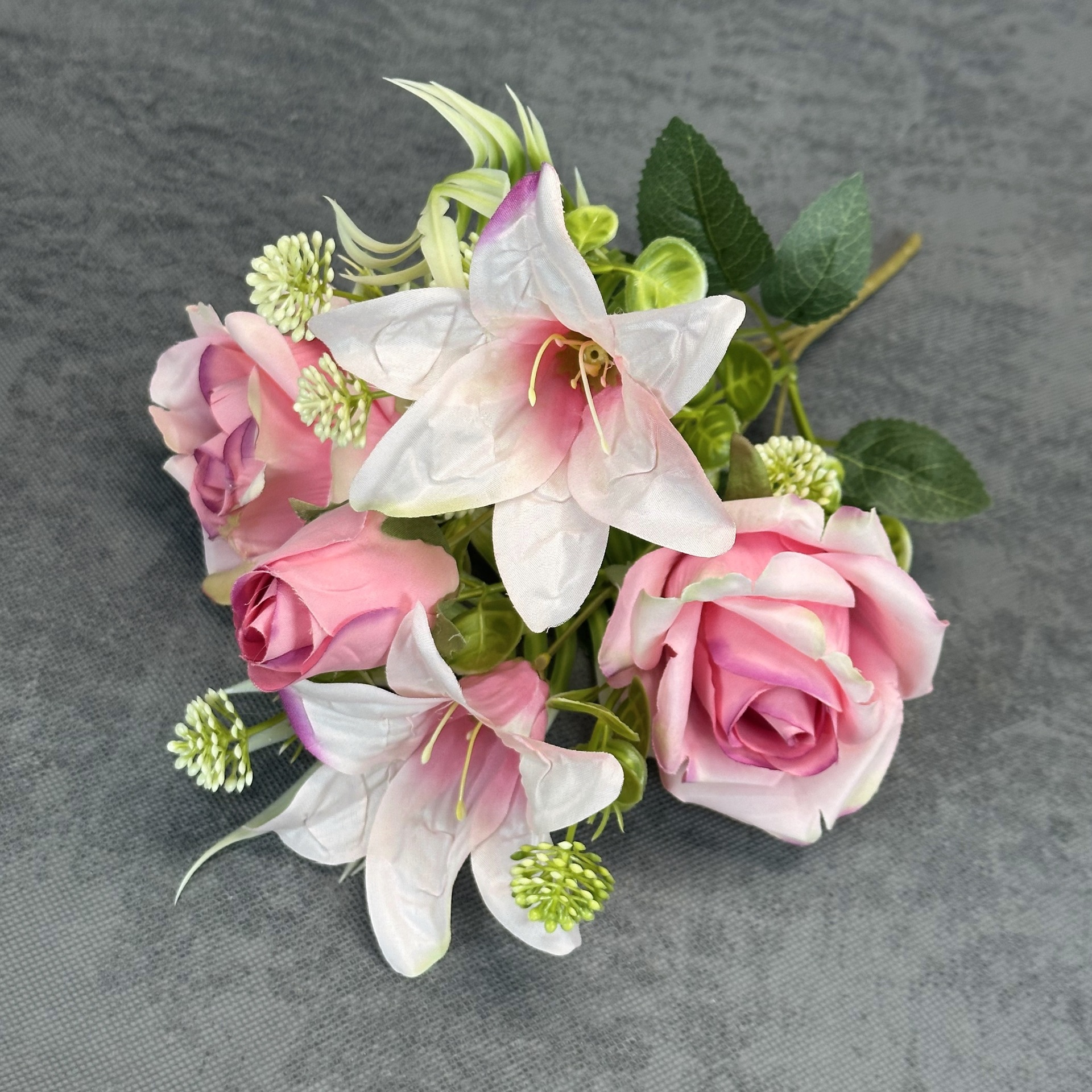 Simulación Rose Lily Combinación Ramo Estilo pastoral Decoración de boda en el hogar Decoración de flores falsas hechas a mano al por mayor