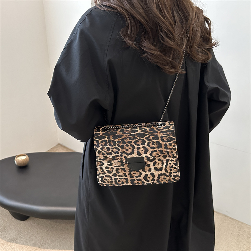 2024 nuevo diseño de nicho de cadena popular de este año, bolso de hombro pequeño, bolso de leopardo de alta calidad de gran capacidad