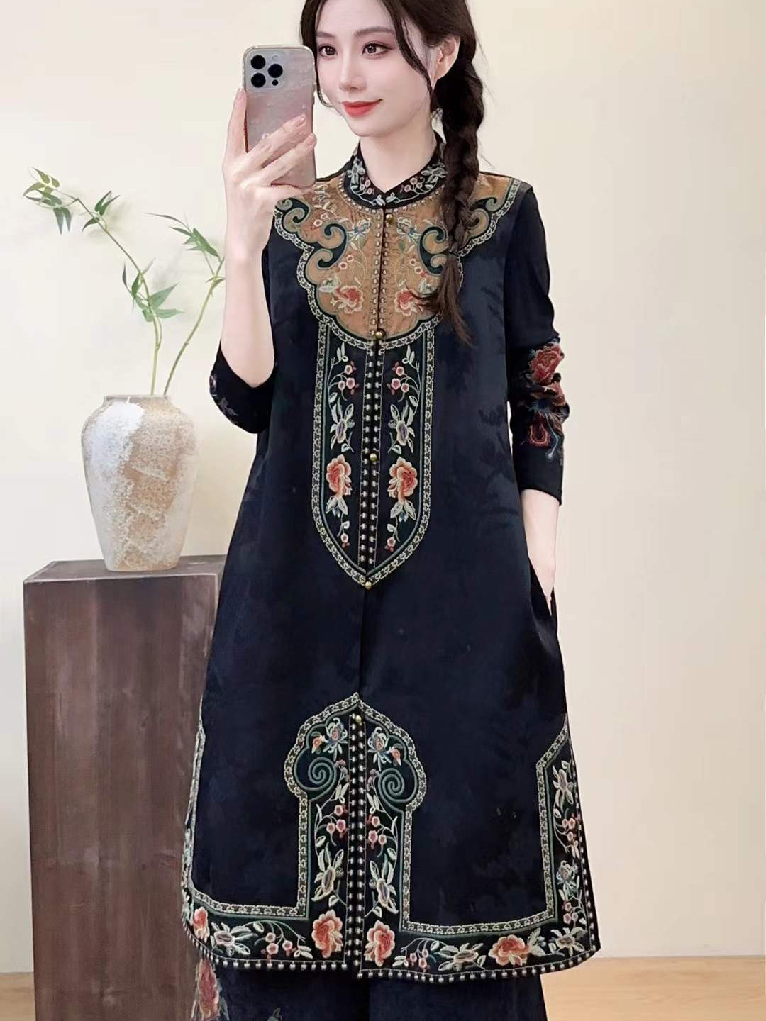 2025 New Summer Style Chinese Style Heavy Embroidery Sleeveless Waistcoat Stand Collar Women's Ethnic Style Satin Long Vest