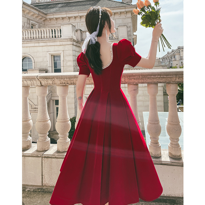 Vestido de Novia para Brindis, Estilo Otoño 2025, Color Borgoña, para Novias Delgadas, se Puede Usar Informalmente y te Hace Lucir Más Delgada Después de la Boda.