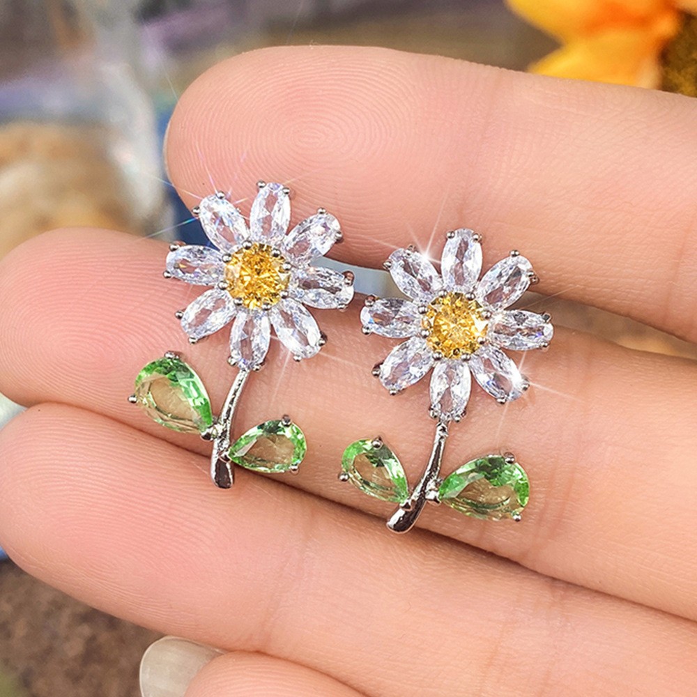 Daily Occasion Copper Material 1 Pair Simple Style Shiny Daisy Inlay Copper Zircon Ear Studs