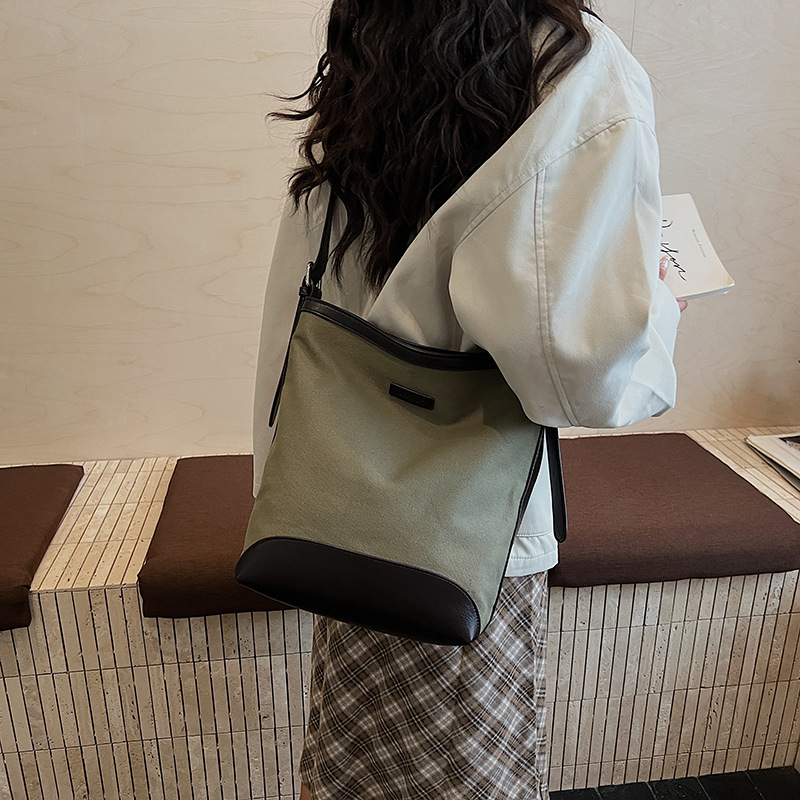 Transfronterizos de gran capacidad bolso de balde de mujer bolso versátil otoño / invierno 2025 nuevo tipo de mochila de hombro casual bolso de transporte