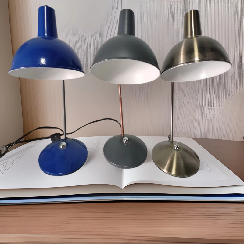 Metal nórdico, base de varios colores, dormitorio de metal, lámpara de mesa especial para aprender a leer, decoración de protección ocular simple