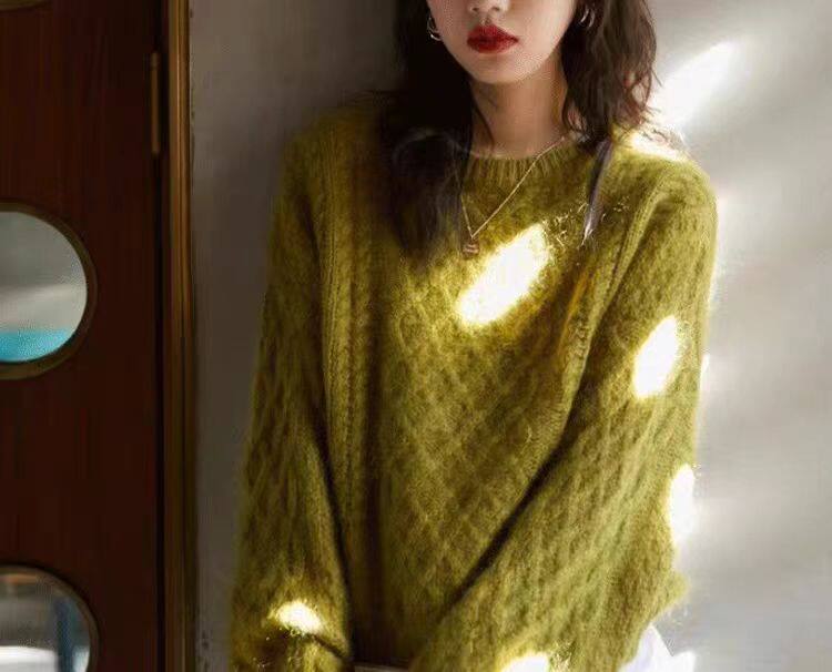 Áo len nữ cổ tròn dáng rộng phong cách Nhật Bản, chất len mềm mịn dày dặn, dài trung bình — màu vàng mù tạt, màu xanh denim, rượu vang đỏ chi tiết 19