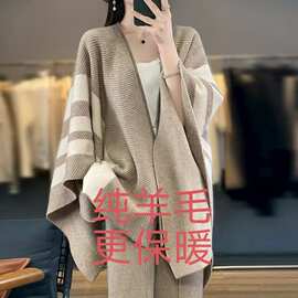 2025年秋冬新款100%纯羊毛大披肩围巾女拼色复古风披风外搭斗篷