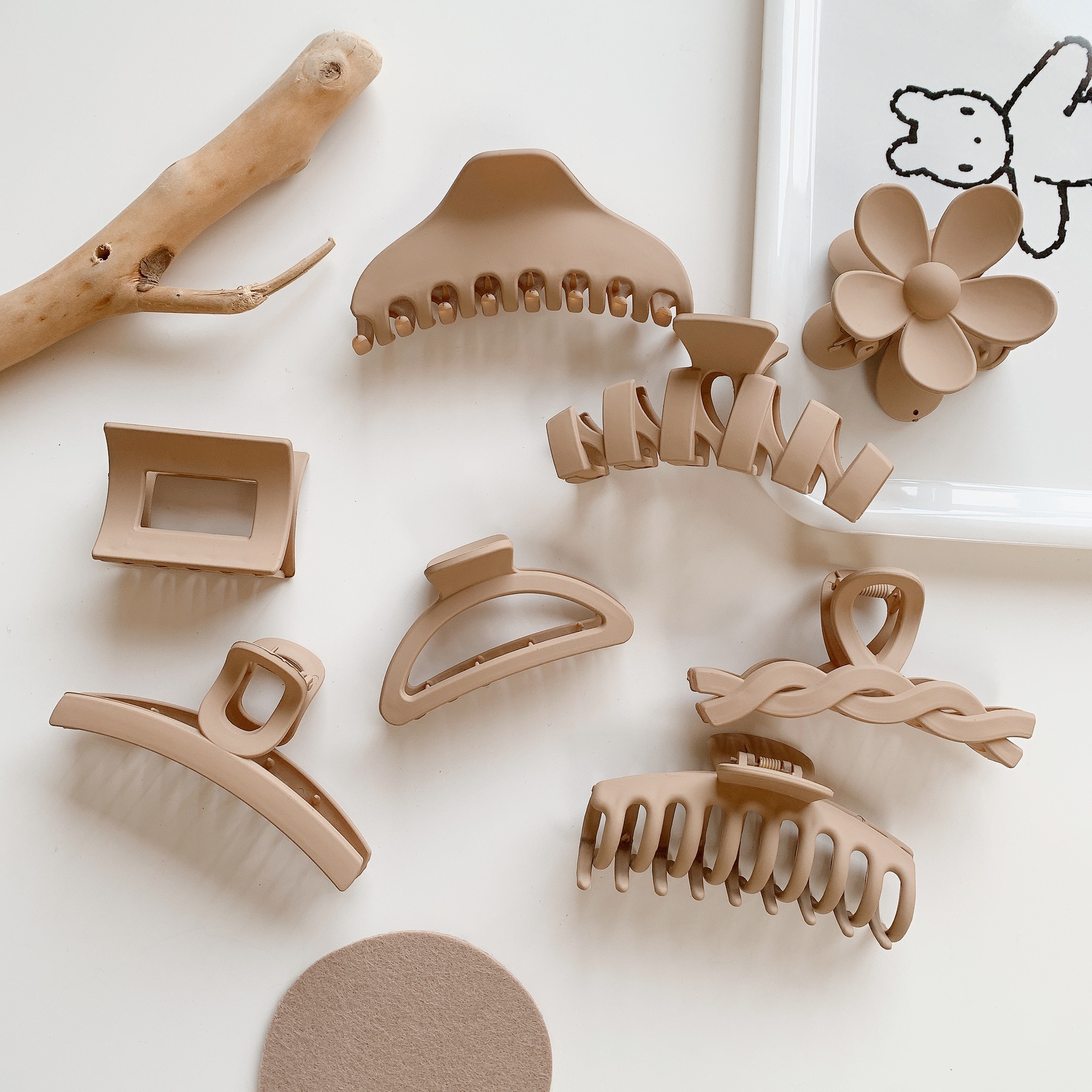 Leche marrón captura clip neto rojo 2022 Nueva horquilla trasera cabeza captura de pelo grande tiburón clip tocado horquilla para las mujeres