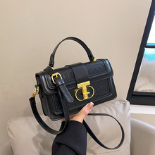 �r���|�����μ��Ů2025�¿����n���sб������eͨ��С�������l