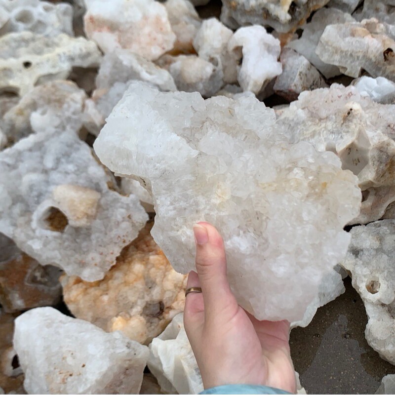 White Crystal Cluster Raw Stone Raw Stone Wool Mineral Mark Ornaments Carved Home Furnishings Cross-Border Live Broadcast Manufacturer Wholesale Hand White Crystal Cluster Raw Stone Raw Stone Wool Mineral Mark Ornaments Carved Home Furnishings Cross-Border Live Broadcast Manufacturer Wholesale Hand