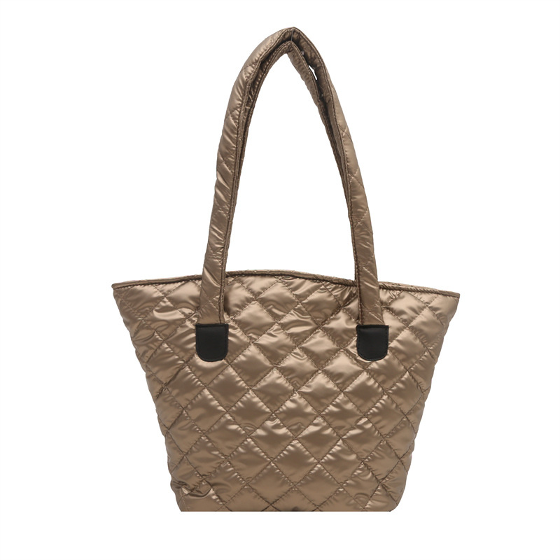 Bolsa de cubo de gran capacidad para mujeres otoño / invierno 2024 nueva personalidad en tela de plumón bolsa de hombro bolsa de viaje