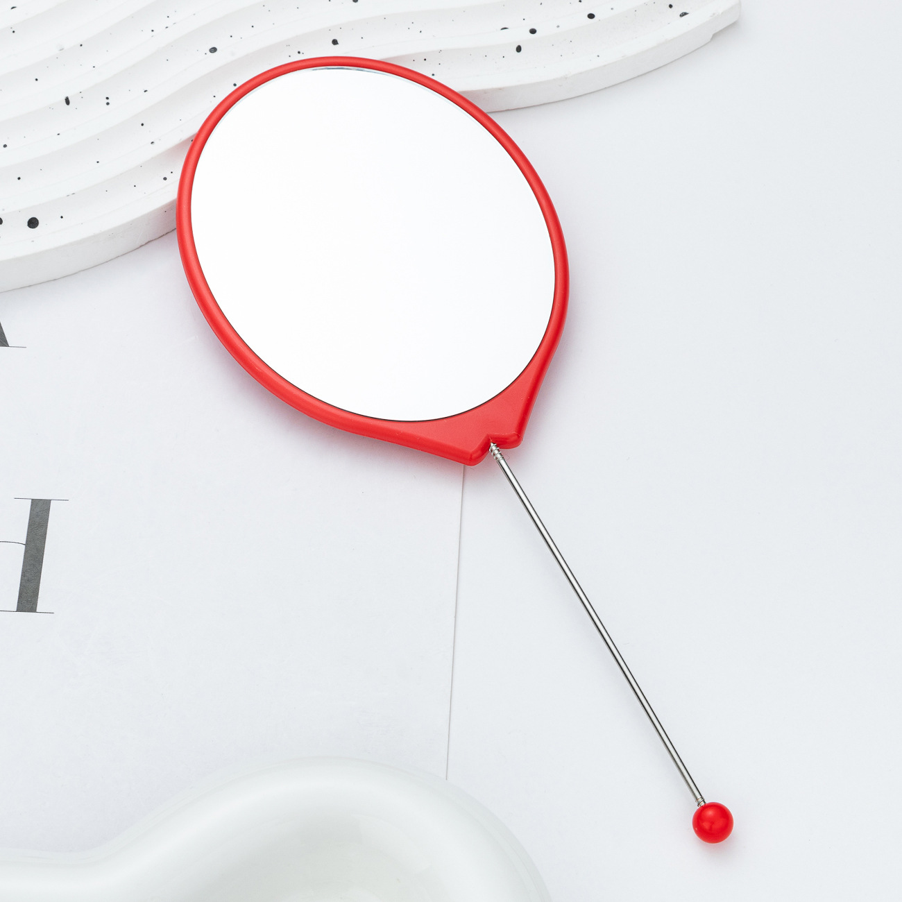 Espejo de mano al por mayor espejo de maquillaje HD multicolor bricolaje ovalado con mango espejo portátil portátil de una cara