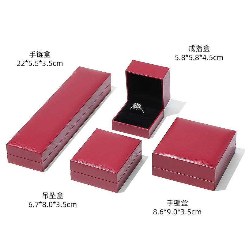 直角ストレートエッジレザー充填紙周大福同スタイルレッドジュエリーボックスリングネックレスペンダントブレスレット包装箱|undefined