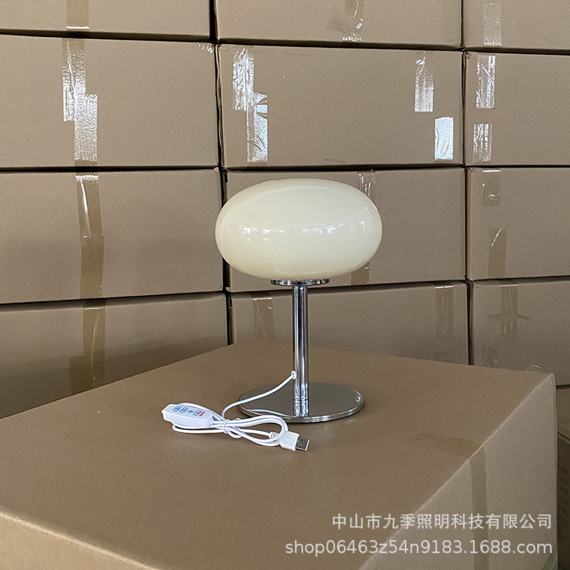 Lámpara de mesa pequeña estilo Bauhaus, diseño posmoderno, decoración de dormitorio