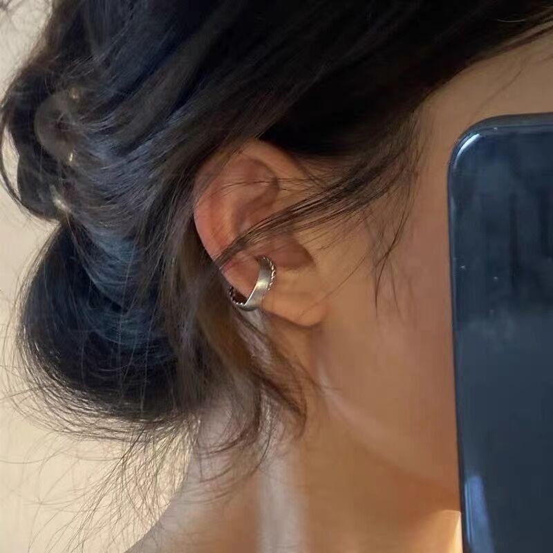 Clip de oreja de tipo C diseño de nicho femenino de alto sentido pequeño oído clip de hueso sin dolor oreja colgando ins pendientes ventas directas de fábrica