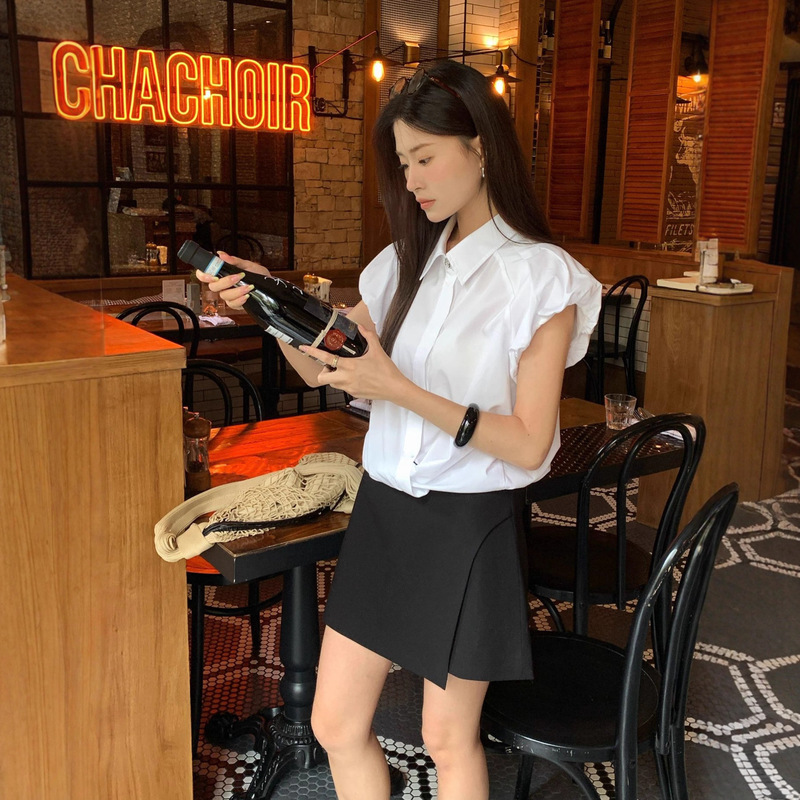 Shenzhen Nanyou High-End Original Chanel-Style 2025Ss White Shirt with Silver Metal Buckle Decoration and Three-Dimensional Flower Bud Sleeves Shenzhen Nanyou High-End Original Chanel-Style 2025Ss White Shirt with Silver Metal Buckle Decoration and Three-Dimensional Flower Bud Sleeves