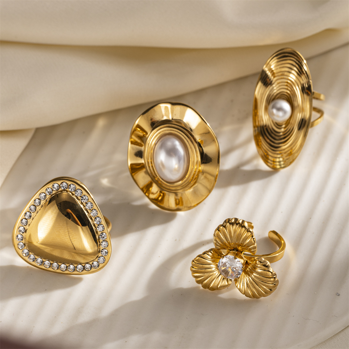 Taena anillo de acero inoxidable europeo y americano, diseño de nicho femenino, forma de flor de todo fósforo, incrustación de perlas de circón, joyería a mano femenina
