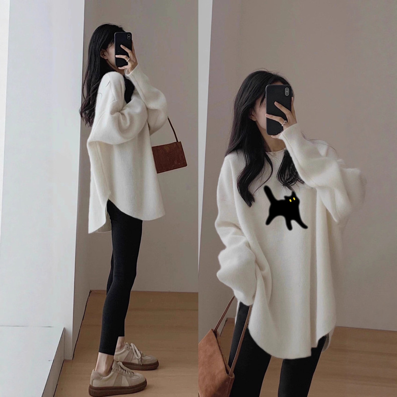 White Inner Layering Shirt for Women, Early Autumn Mid-Length Butt-Covering Long-Sleeved Loose T-Shirt, Shark Pants Matchinging Top for Winter