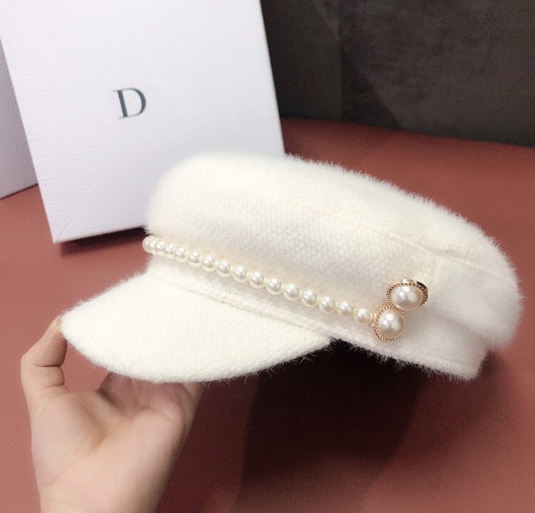 Women's Cute Sweet Simple Style Solid Color Pearl Curved Eaves Military Hat display picture 1