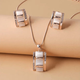 Cross-border new style diamond-encrusted trendy plaid high-end light luxury rectangular cat's eye necklace necklace earrings two-piece set