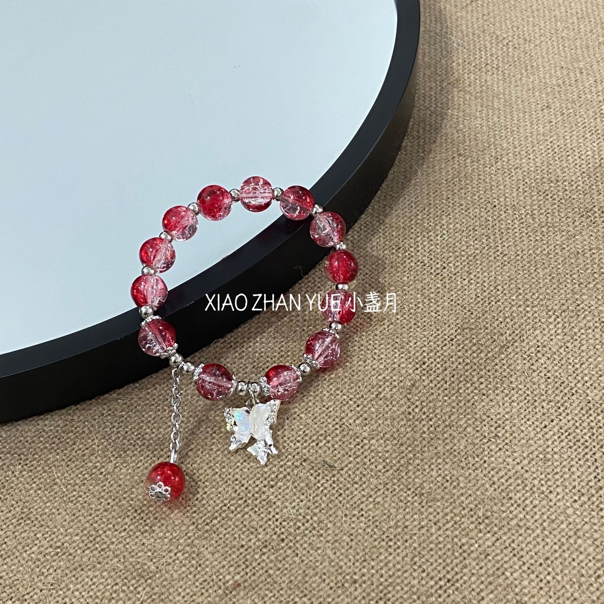 복부 검정과 빨강 저우 멍디