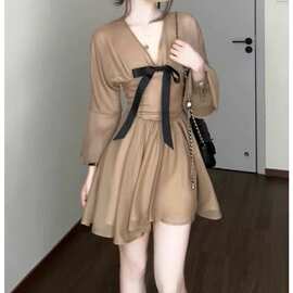 法式v领蝴蝶结连衣裙子女夏季2025新款爆款穿搭独特漂亮掐腰短裙