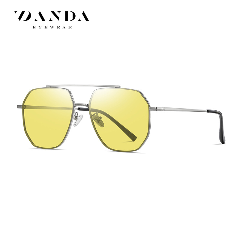 TikTok conductores de transmisión en vivo día y noche gafas de sol de doble uso con cambio de color En stock Generación de nylon polarizado gafas de sol que cambian de color JS8536
