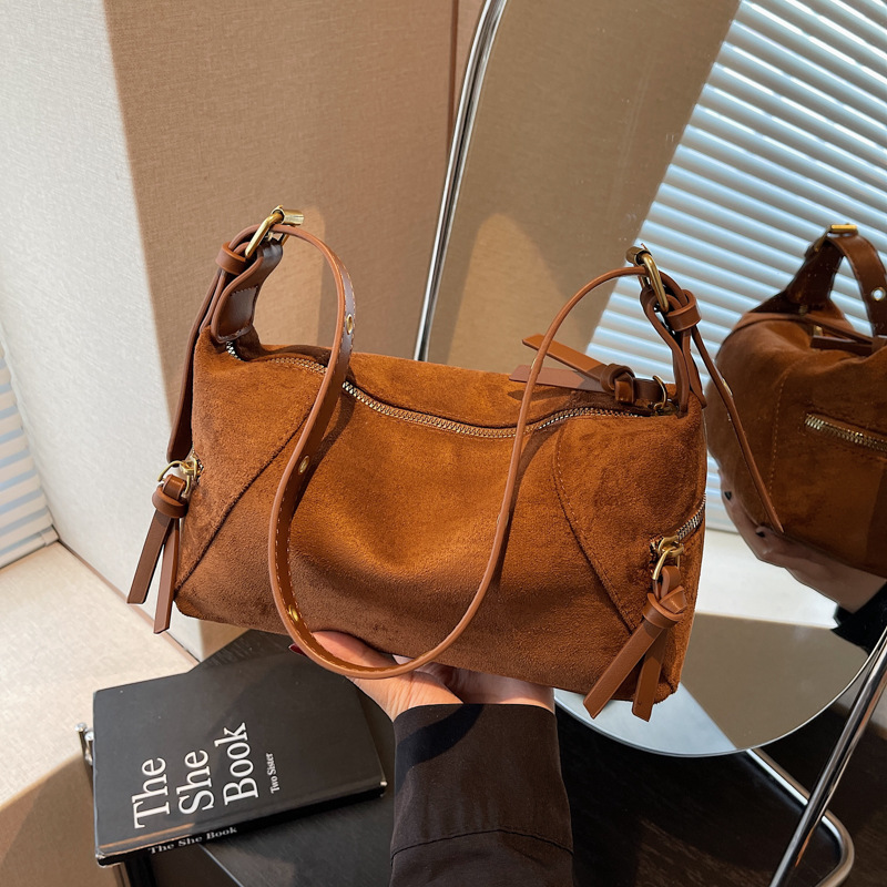 Bolsa de almohada de gamuza retro esmeriada, bolsa de hombro, bolsa de brazo, otoño y invierno de 2025, nueva bolsa de mochila para mujeres