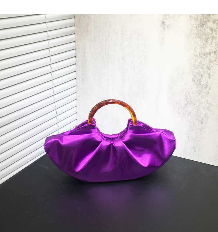 Women's Satin Solid Color Vintage Style Classic Style Square Magnetic Buckle Cloud Shape Bag display picture 5