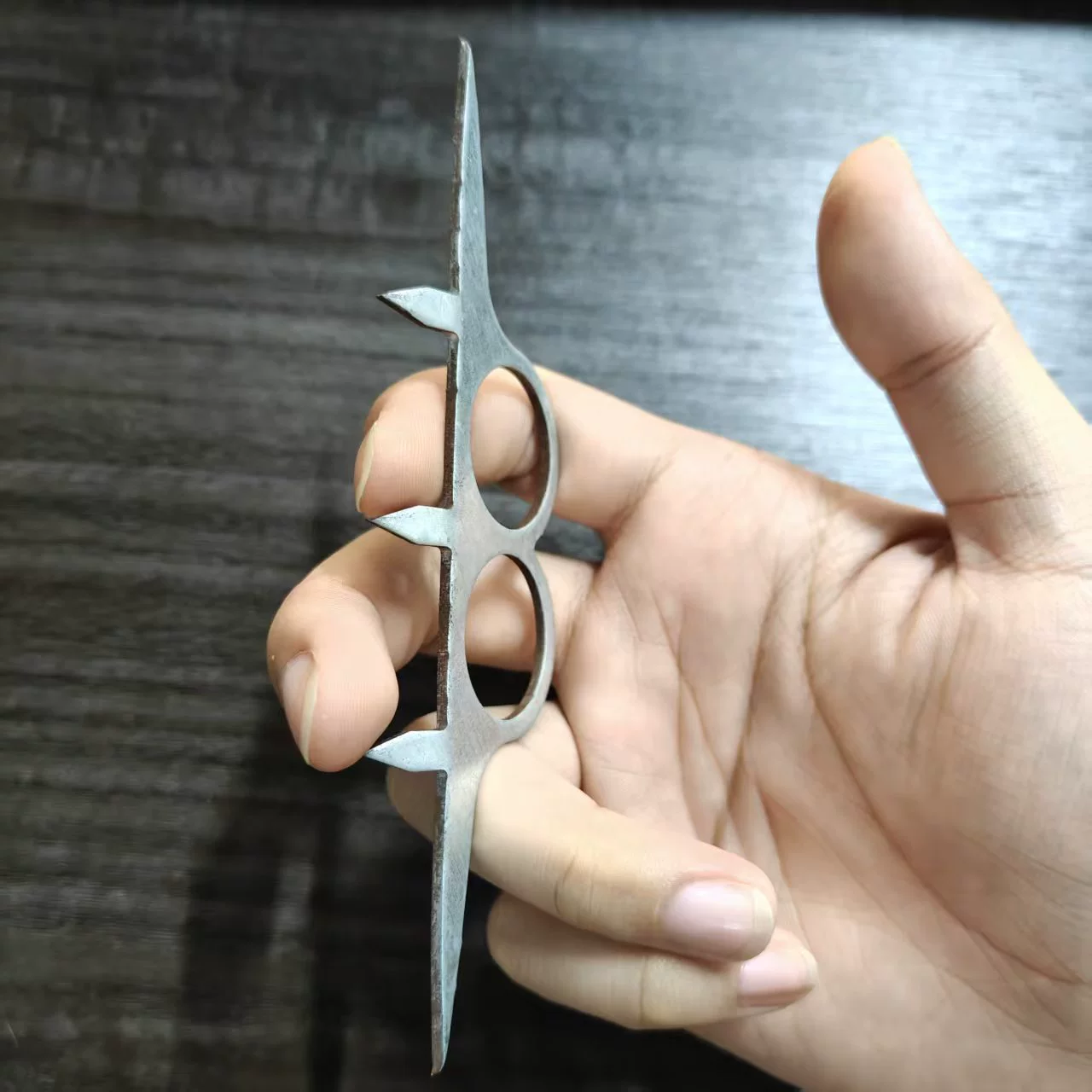 Corn husking tool, thin handheld corn peeler, dual‑finger spike design, lightweight 0.08 kg
