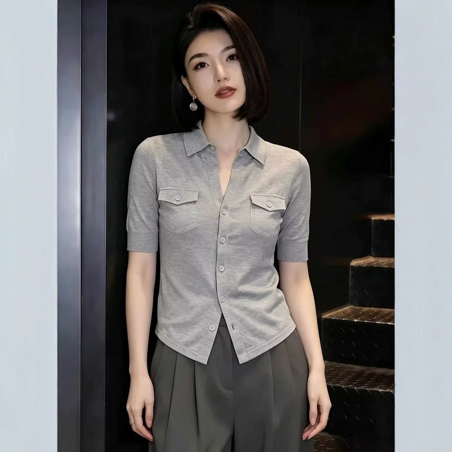 Áo thun polo cổ bẻ tay ngắn dệt kim phom slim màu xám — Màu đặc chi tiết 1