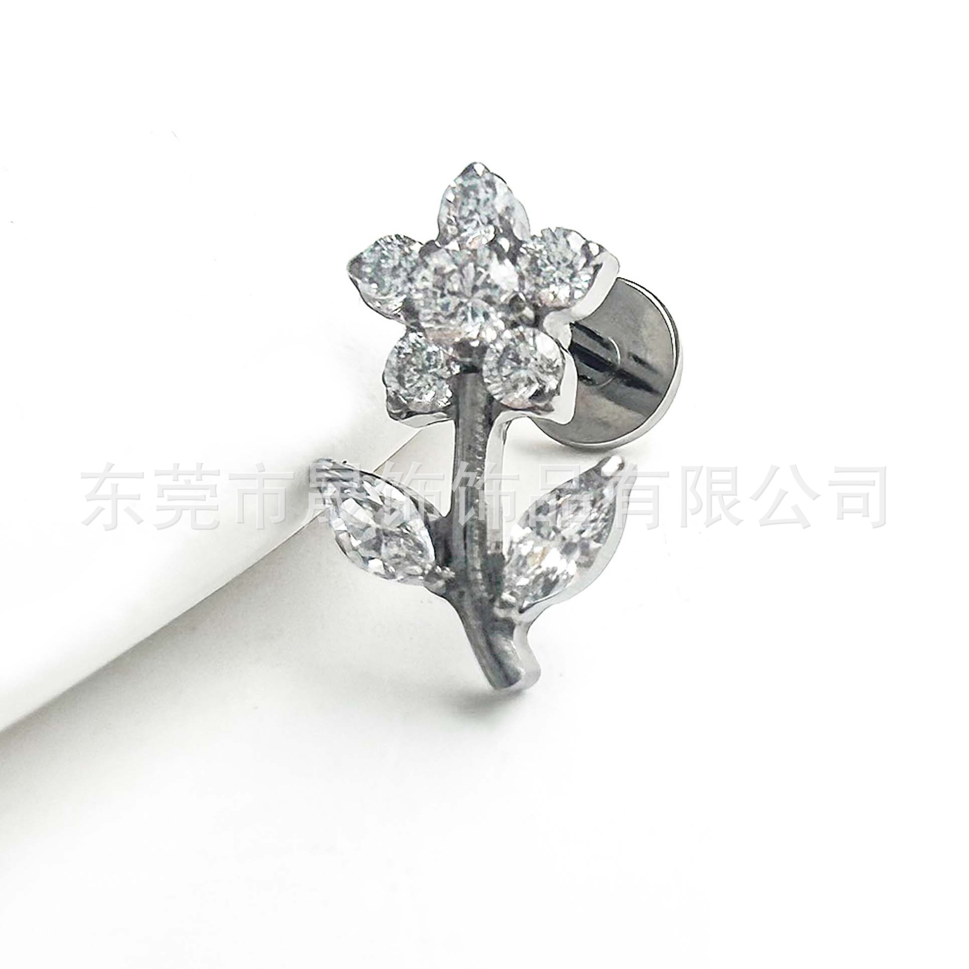 F136 Titanium Flower Ear Stud Studded Cubic Zirconia G23 Implant Grade Titanium 内牙 Labret Stud 人体 Piercing Jewelry Helix Cartilage Stud