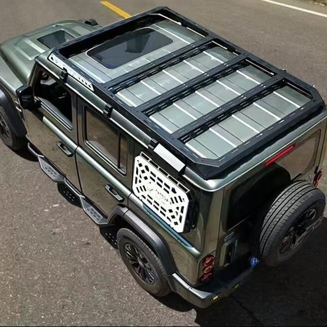 Beijing 212 is equipped with a Black Panther-style luggage rack, side armor, side ladder, tent, and tactical luggage box Beijing 212 is equipped with a Black Panther-style luggage rack, side armor, side ladder, tent, and tactical luggage box