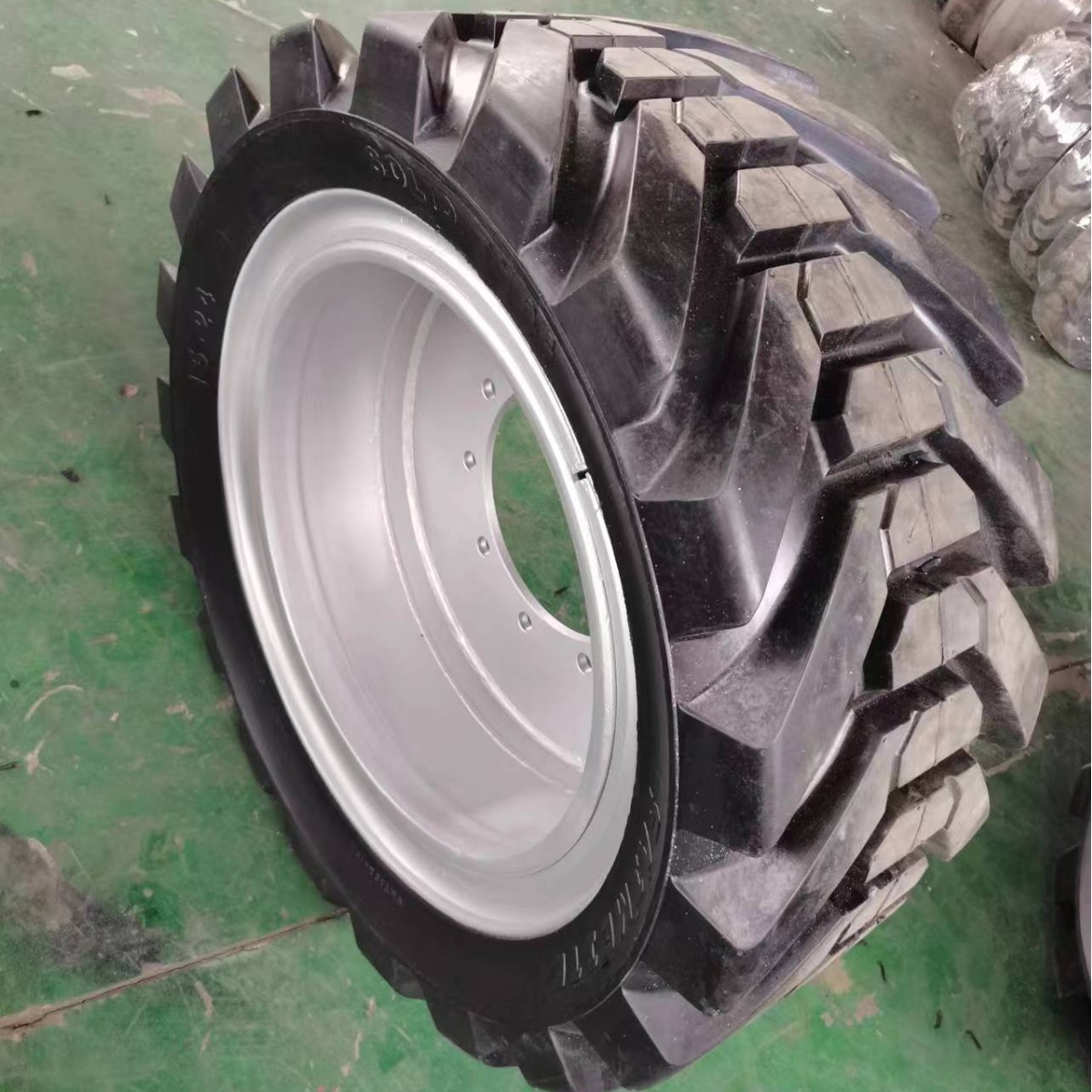 厂家直销  高空作业平台臂车轮胎 315 55D20 适用于吉尼Z45 25 填