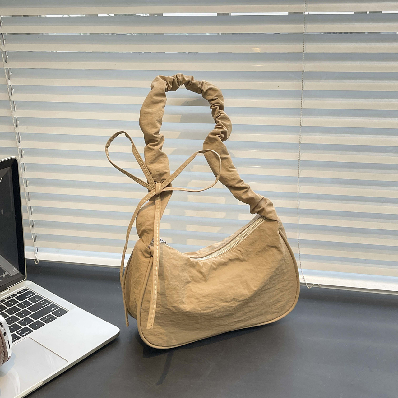 In-stock French-style nylon drawstring underarm bag 2026 new model, solid color fresh shoulder bag, fashionable versatile casual bag