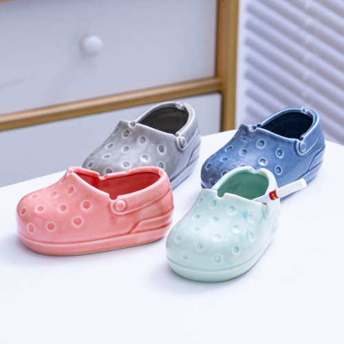 Creative cartoon ashtray, personalized fashionable ceramic shoe ashtray, boyfriend gift, living room KTV home office ashtray