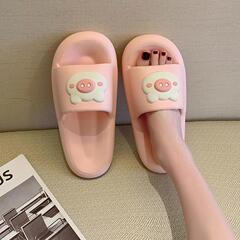 女性の夏のアウトドアウェア用の足踏みスリッパ、新しいスタイルの屋内および家庭用、かわいいインターネット有名人の豚の入浴用滑り止め女の子用スリッパ