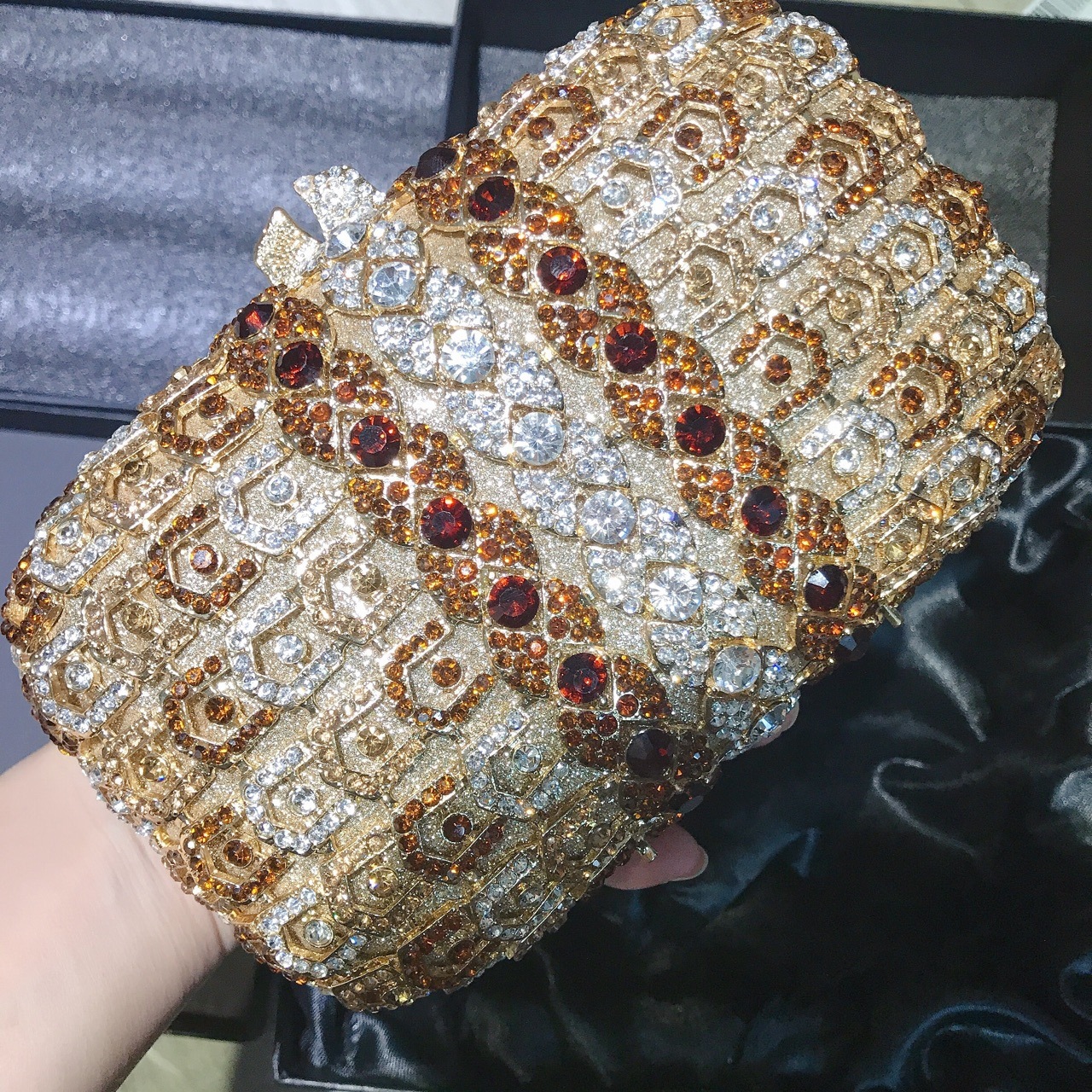 * nuevo metal transfronterizo lleno de diamantes bolsas de cena Europa y América vestido de banquete bolsas de diamantes de mano caja dura de diamantes hechas a mano