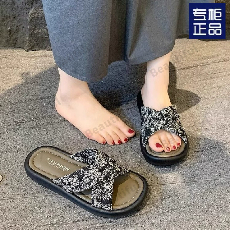 Женские тапочки в французском стиле 2025, летние новые с толстой подошвой для улицы, универсальные повседневные сандалии-слипоны в стиле Chanel с юбкой.