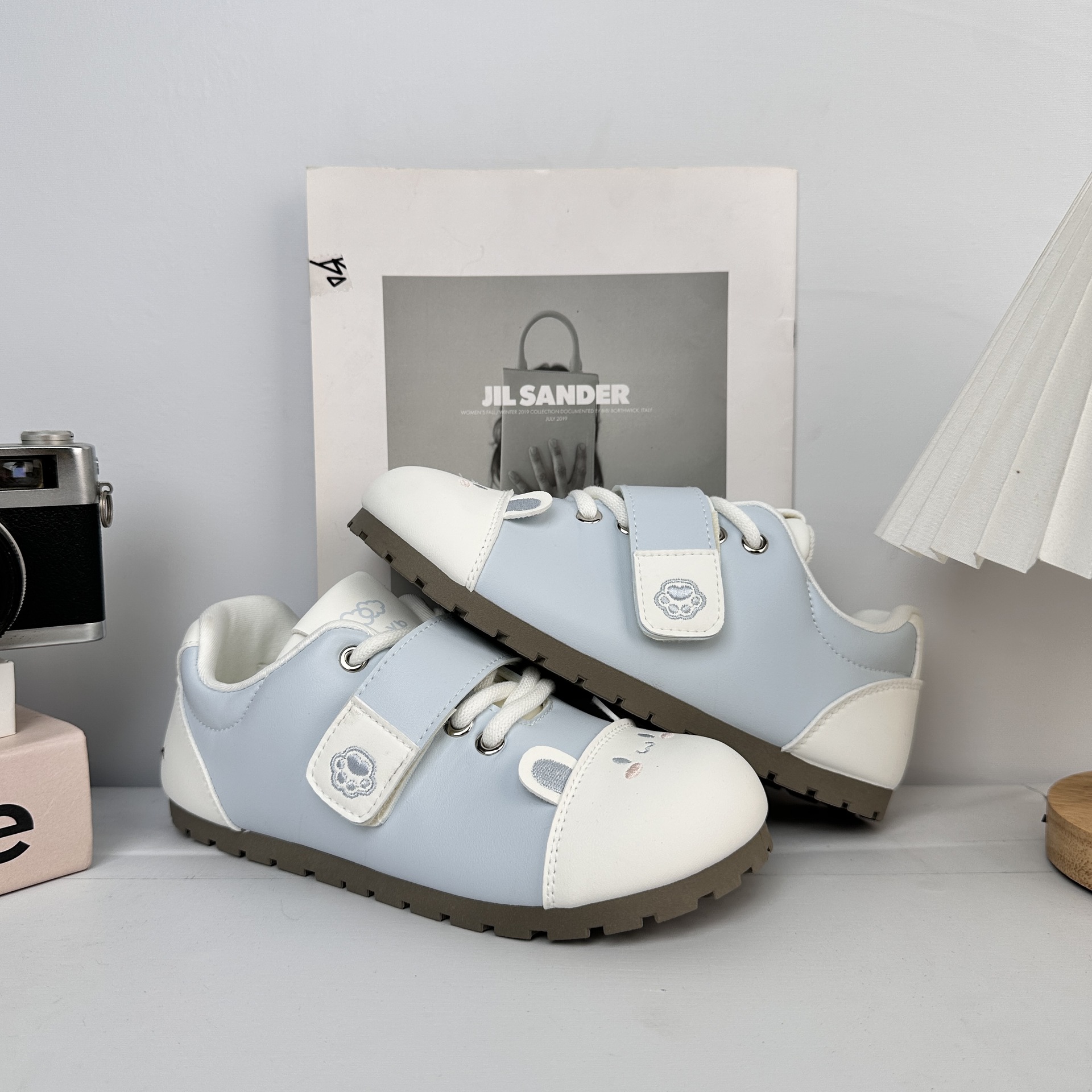 Zapatos de pan de ondas largas con suela gruesa zapatos blancos para mujeres 2025 nuevos zapatos de skate casuales primavera y otoño versátiles zapatos de entrenamiento alemán