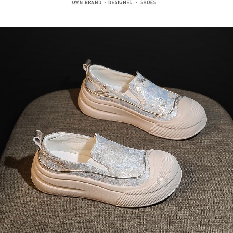 Zapatos de lona de base gruesa de verano para mujeres Xiaoboan nuevo estilo chino 2024 nuevo zapato de altura de concha de cabeza explosión