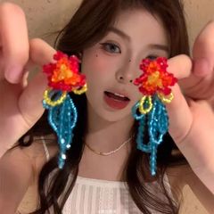 心の花が怒る ~ 赤と青の衝突色のビーズの花のイヤリングの女性の大衆のデザイン感のピアスは春の耳飾りに似合います。
